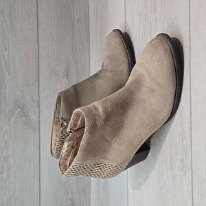 Vionic Women Bromley Ankle Leather Heels Boots shoes sz 6.5